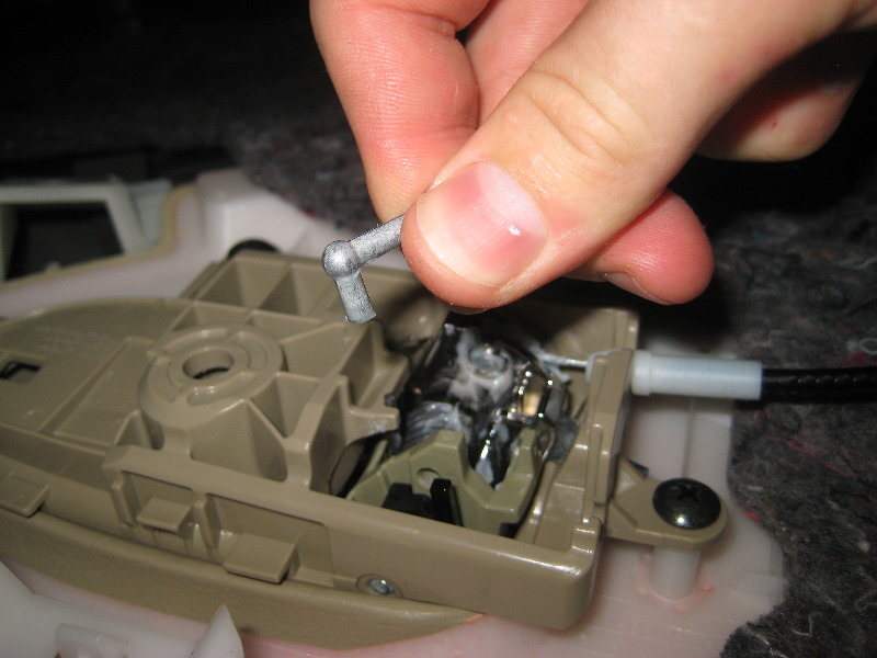 Nissan-Murano-Interior-Door-Panels-Removal-Guide-023