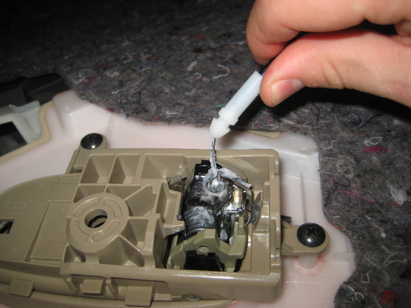 Nissan-Murano-Interior-Door-Panels-Removal-Guide-025