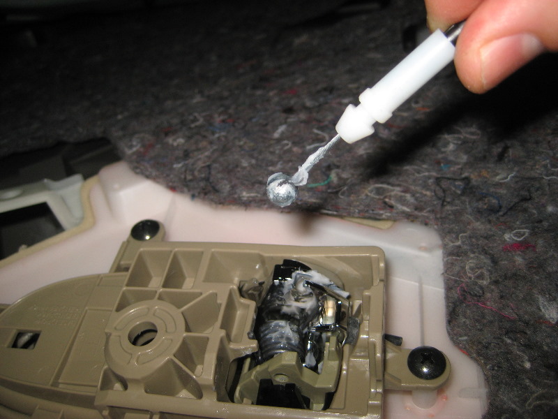 Nissan-Murano-Interior-Door-Panels-Removal-Guide-026