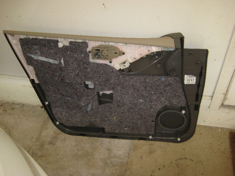 Nissan-Murano-Interior-Door-Panels-Removal-Guide-027