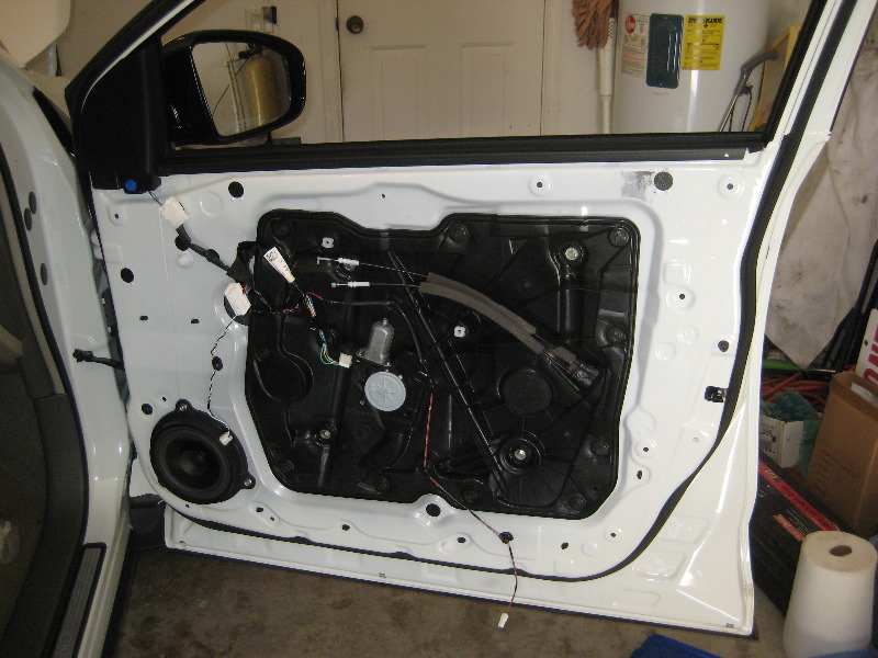 Nissan-Murano-Interior-Door-Panels-Removal-Guide-028