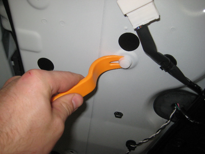 Nissan-Murano-Interior-Door-Panels-Removal-Guide-029
