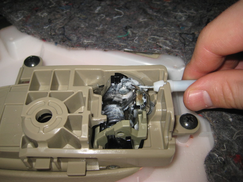 Nissan-Murano-Interior-Door-Panels-Removal-Guide-034