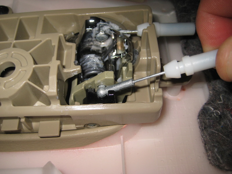 Nissan-Murano-Interior-Door-Panels-Removal-Guide-035