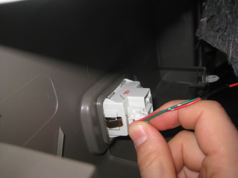 Nissan-Murano-Interior-Door-Panels-Removal-Guide-039