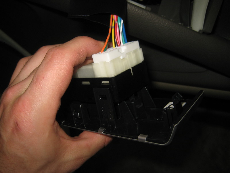 Nissan-Murano-Interior-Door-Panels-Removal-Guide-046