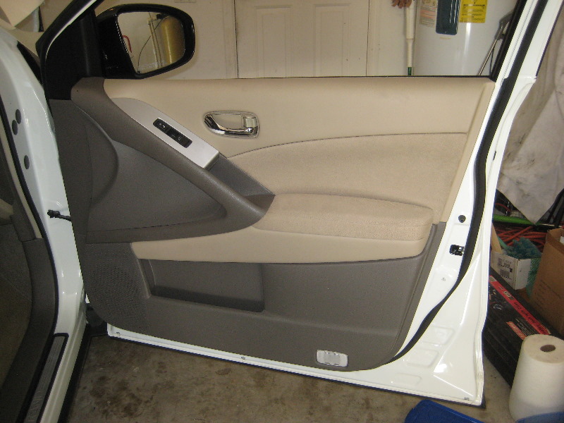 Nissan-Murano-Interior-Door-Panels-Removal-Guide-051