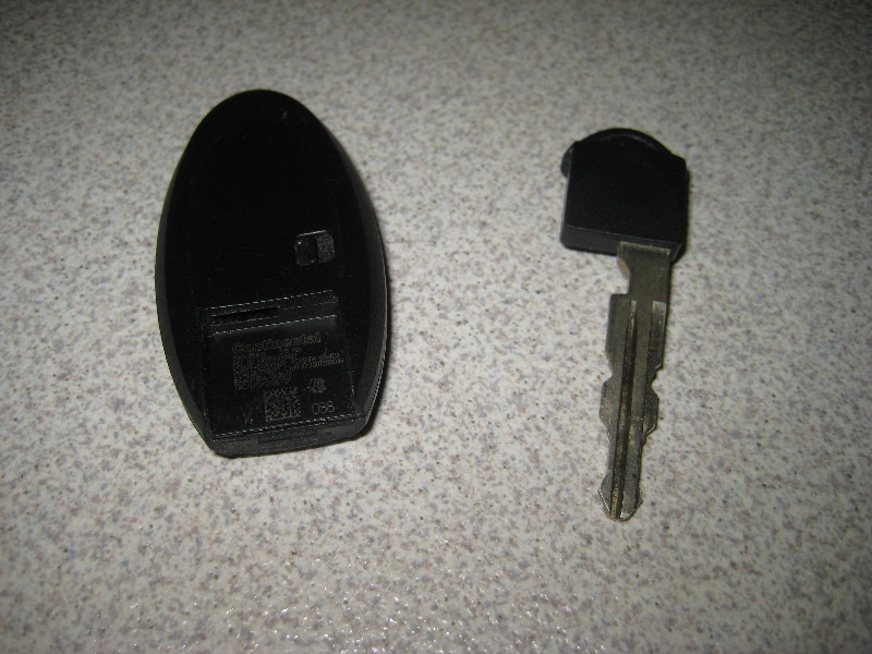 Nissan-Murano-Intelligent-Key-Fob-Battery-Replacement-Guide-005