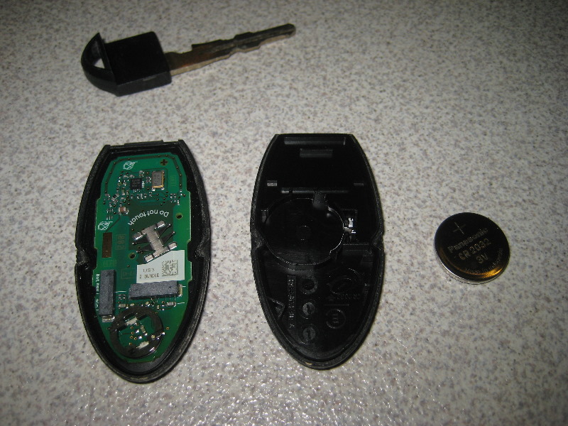 Nissan-Murano-Intelligent-Key-Fob-Battery-Replacement-Guide-010
