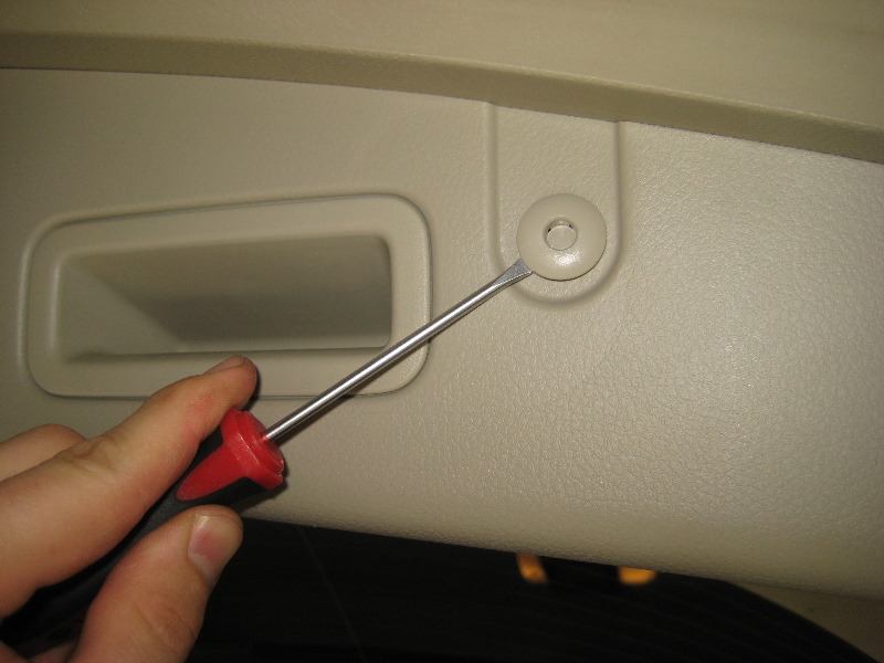 Nissan-Murano-License-Plate-Light-Bulbs-Replacement-Guide-004