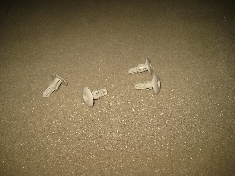 Nissan-Murano-License-Plate-Light-Bulbs-Replacement-Guide-007