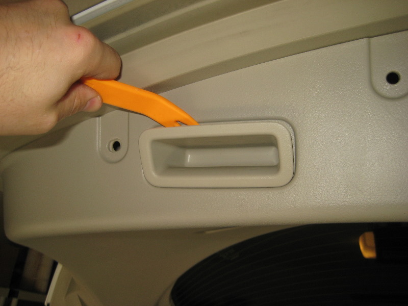 Nissan-Murano-License-Plate-Light-Bulbs-Replacement-Guide-010