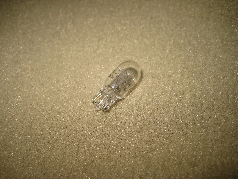 Nissan-Murano-License-Plate-Light-Bulbs-Replacement-Guide-020