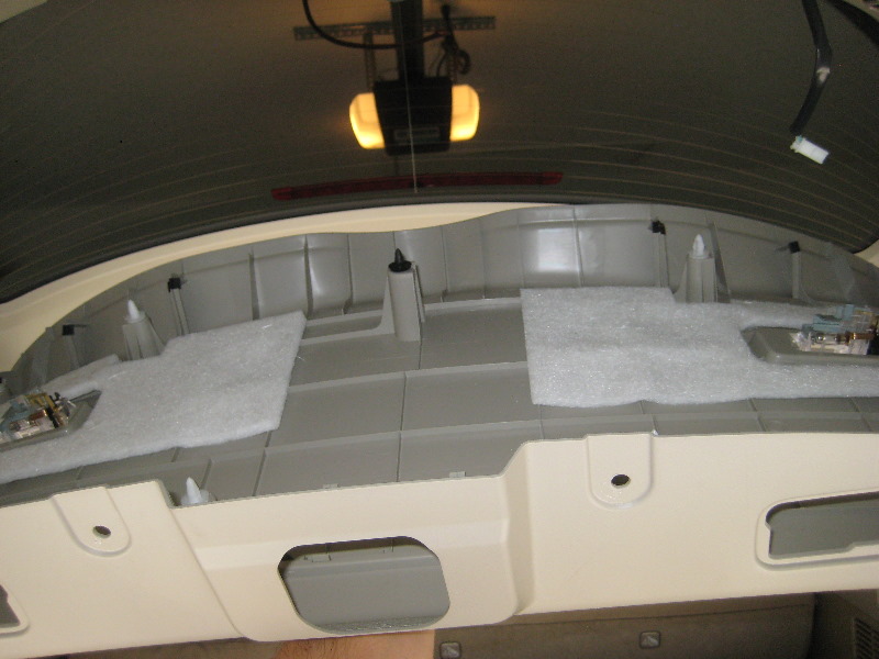 Nissan-Murano-License-Plate-Light-Bulbs-Replacement-Guide-024