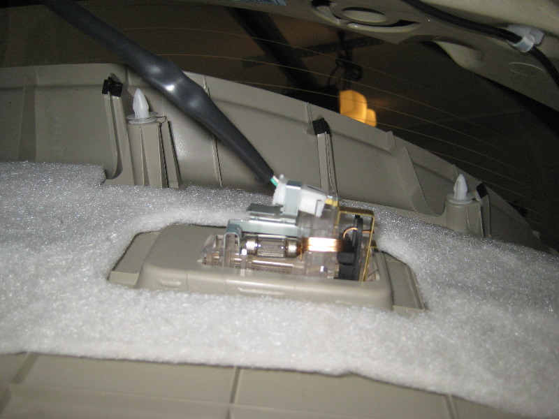 Nissan-Murano-License-Plate-Light-Bulbs-Replacement-Guide-025