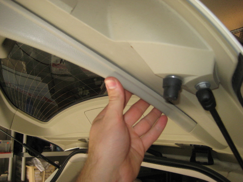 Nissan-Murano-License-Plate-Light-Bulbs-Replacement-Guide-026