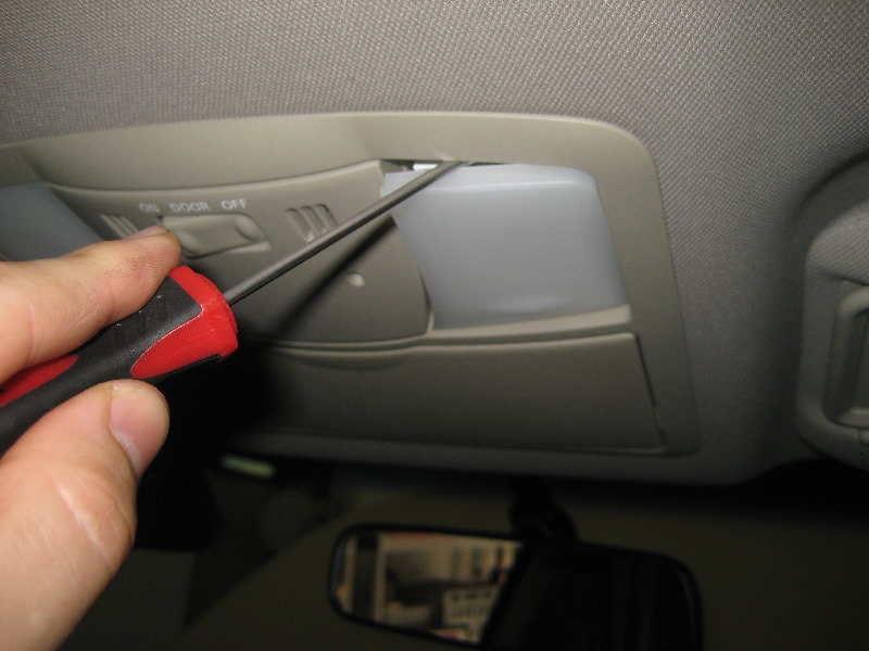 Nissan-Murano-Map-Light-Bulbs-Replacement-Guide-002
