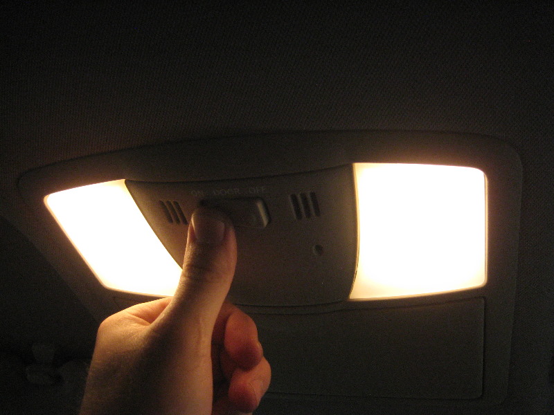 Nissan-Murano-Map-Light-Bulbs-Replacement-Guide-010