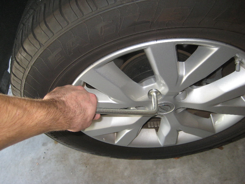 Nissan-Murano-Rear-Disc-Brake-Pads-Replacement-Guide-002