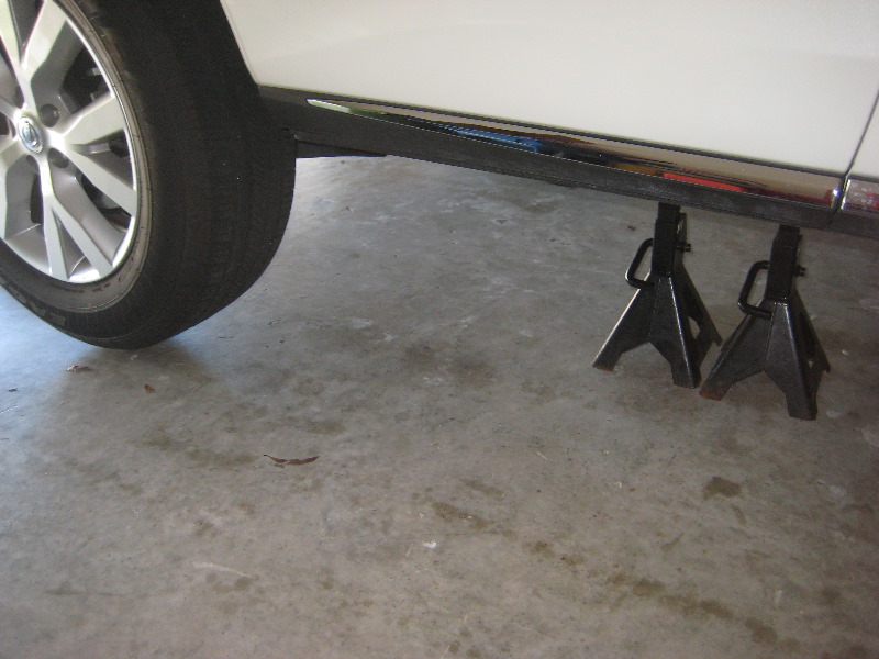 Nissan-Murano-Rear-Disc-Brake-Pads-Replacement-Guide-003