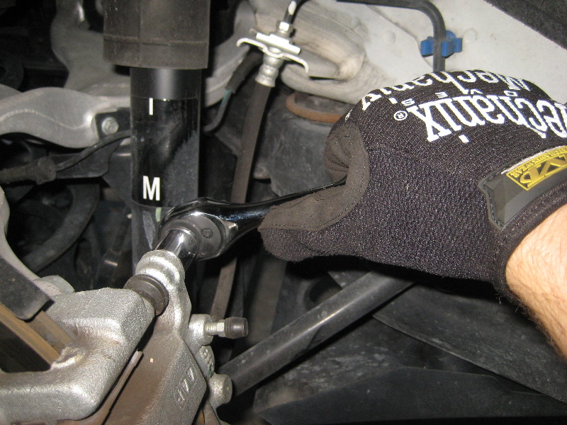 Nissan-Murano-Rear-Disc-Brake-Pads-Replacement-Guide-006