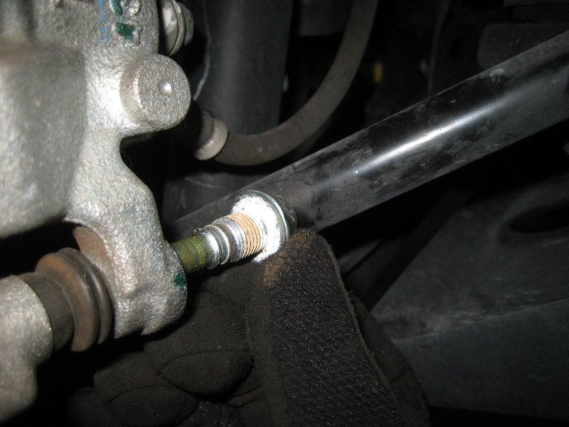 Nissan-Murano-Rear-Disc-Brake-Pads-Replacement-Guide-009