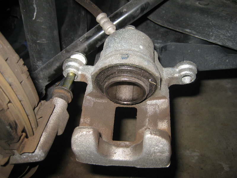 Nissan-Murano-Rear-Disc-Brake-Pads-Replacement-Guide-010