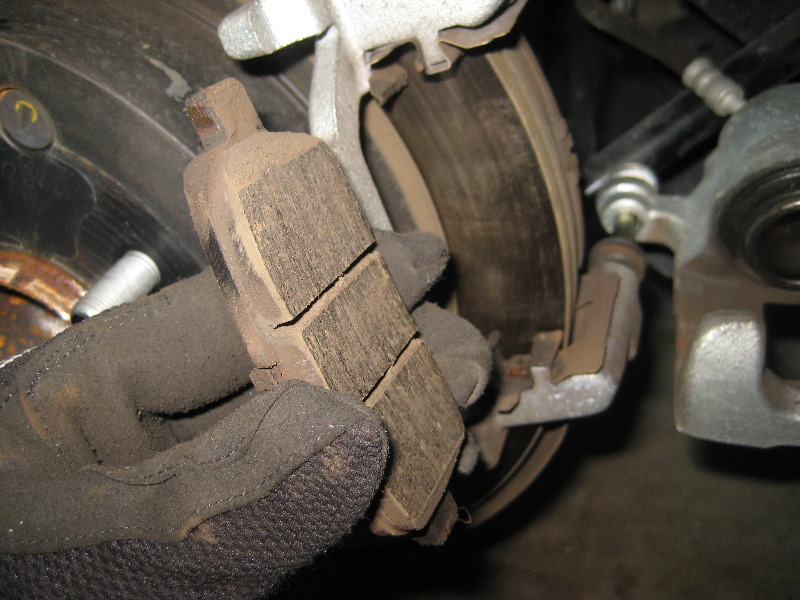 Nissan-Murano-Rear-Disc-Brake-Pads-Replacement-Guide-012