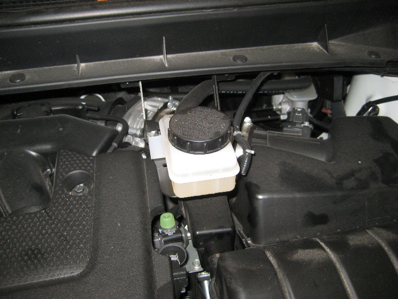 Nissan-Murano-Rear-Disc-Brake-Pads-Replacement-Guide-015