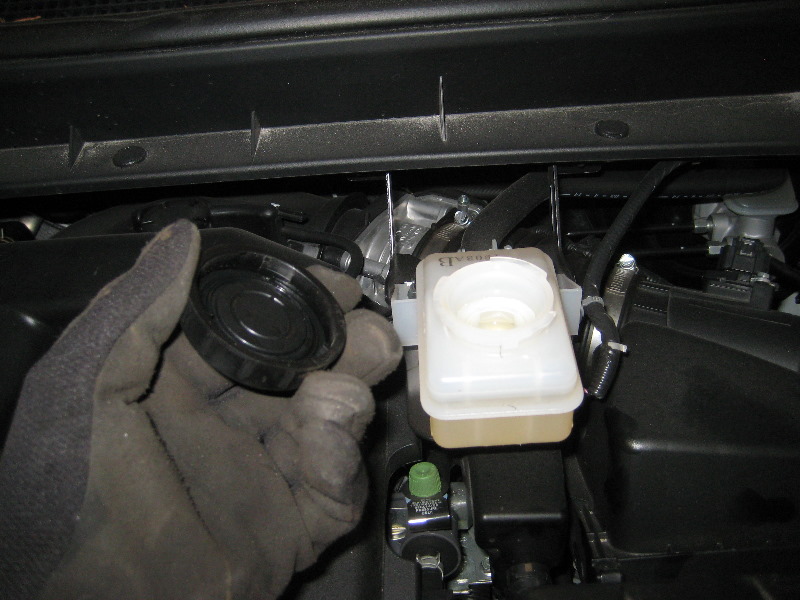 Nissan-Murano-Rear-Disc-Brake-Pads-Replacement-Guide-016