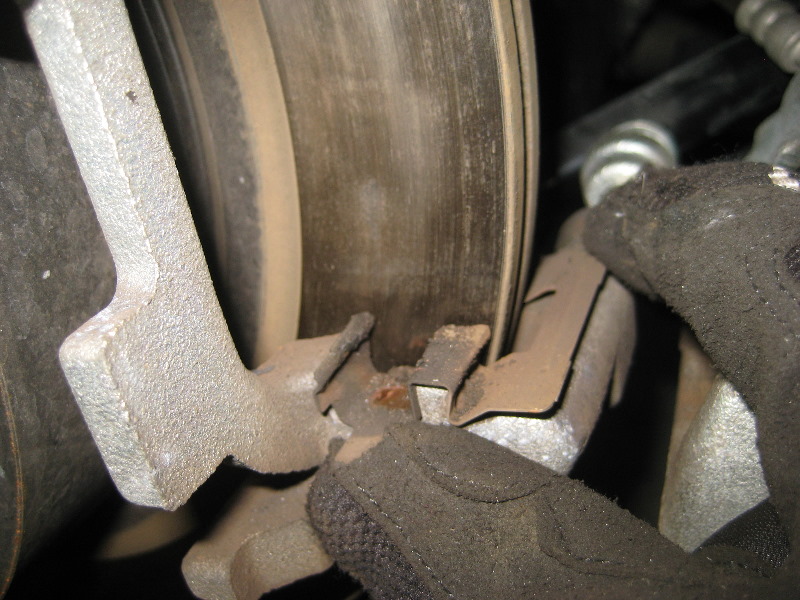 Nissan-Murano-Rear-Disc-Brake-Pads-Replacement-Guide-019