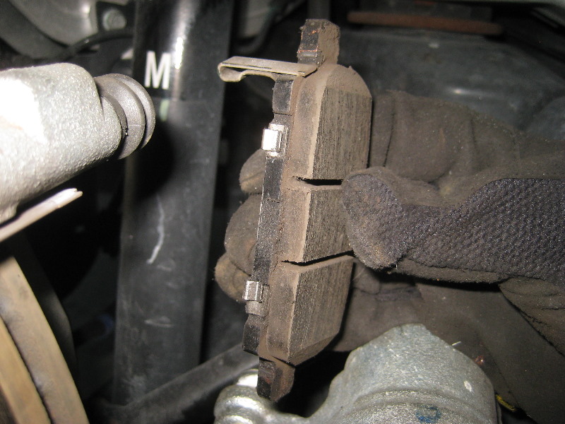 Nissan-Murano-Rear-Disc-Brake-Pads-Replacement-Guide-020