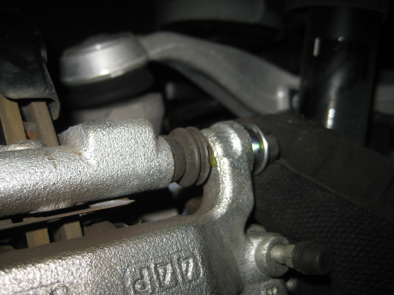 Nissan-Murano-Rear-Disc-Brake-Pads-Replacement-Guide-024