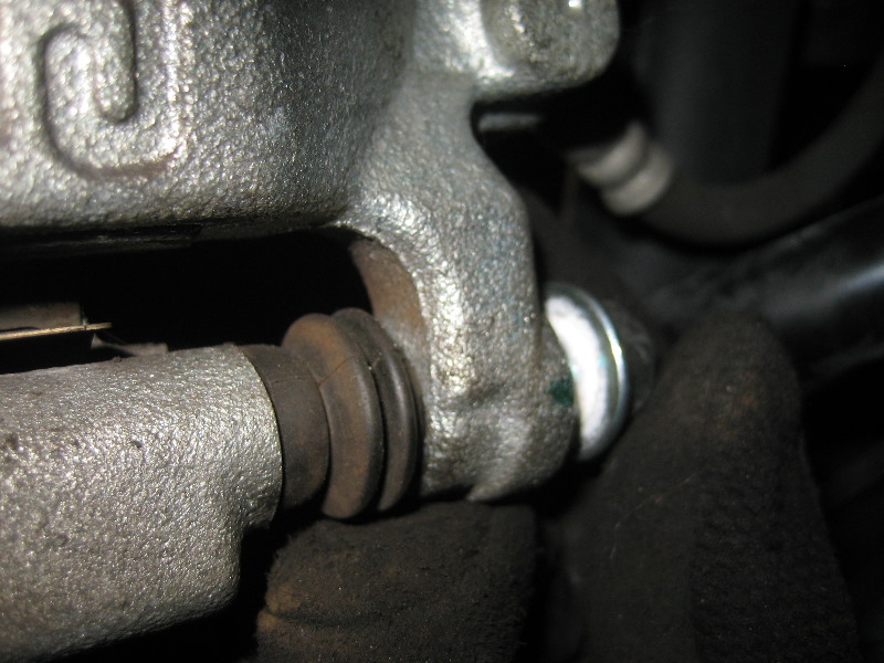 Nissan-Murano-Rear-Disc-Brake-Pads-Replacement-Guide-025