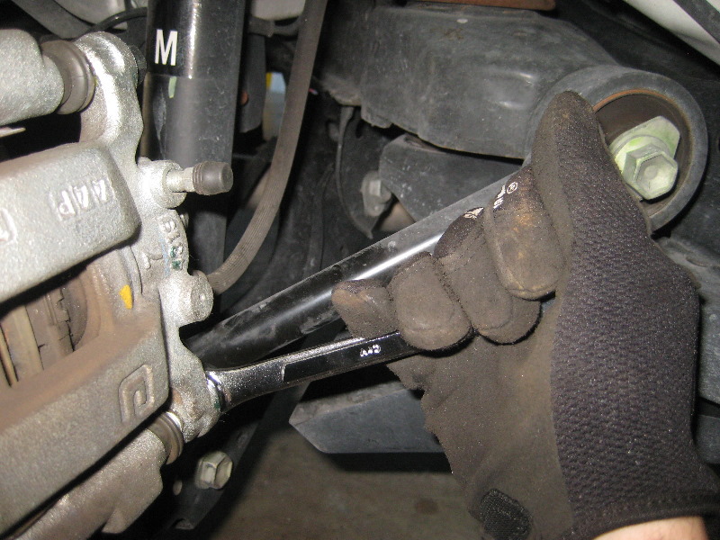 Nissan-Murano-Rear-Disc-Brake-Pads-Replacement-Guide-027