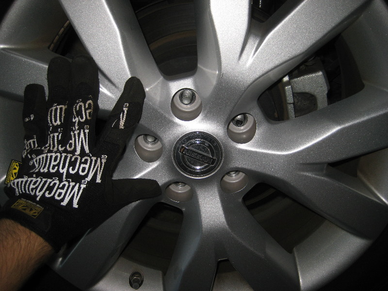 Nissan-Murano-Rear-Disc-Brake-Pads-Replacement-Guide-029