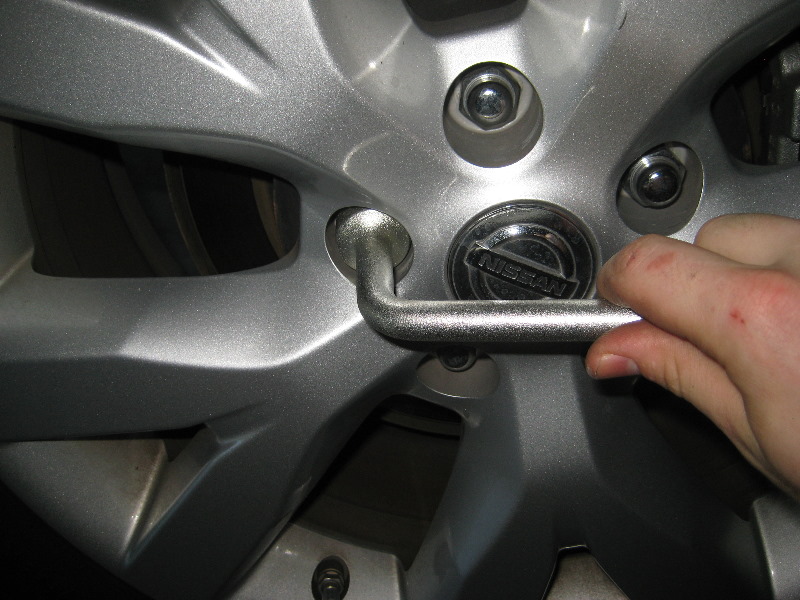 Nissan-Murano-Rear-Disc-Brake-Pads-Replacement-Guide-031