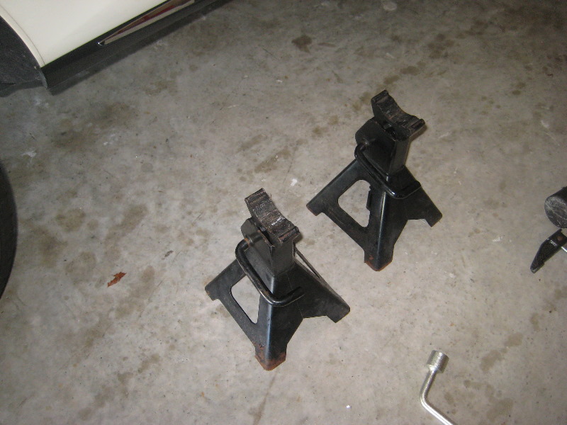 Nissan-Murano-Rear-Disc-Brake-Pads-Replacement-Guide-032