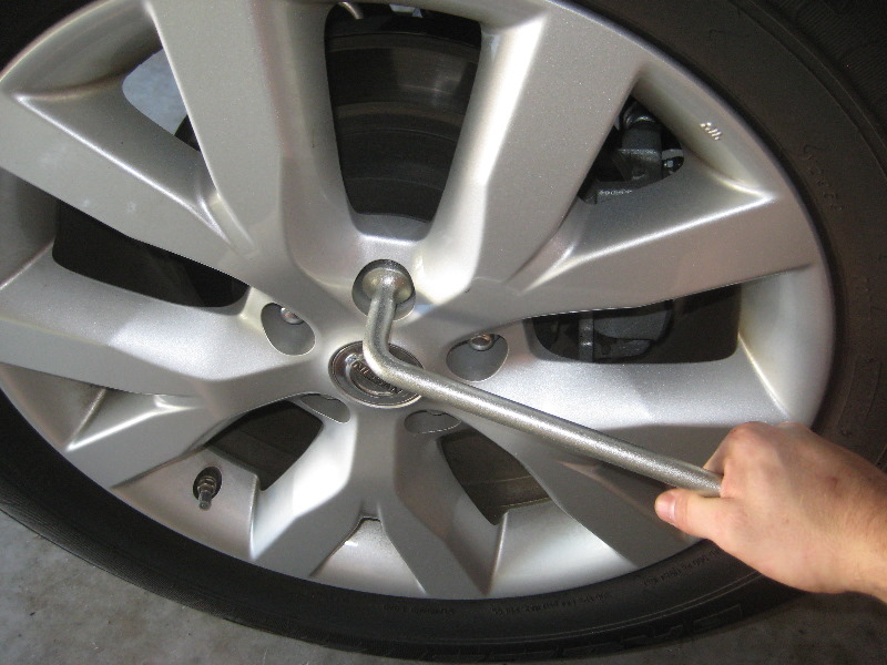 Nissan-Murano-Rear-Disc-Brake-Pads-Replacement-Guide-033