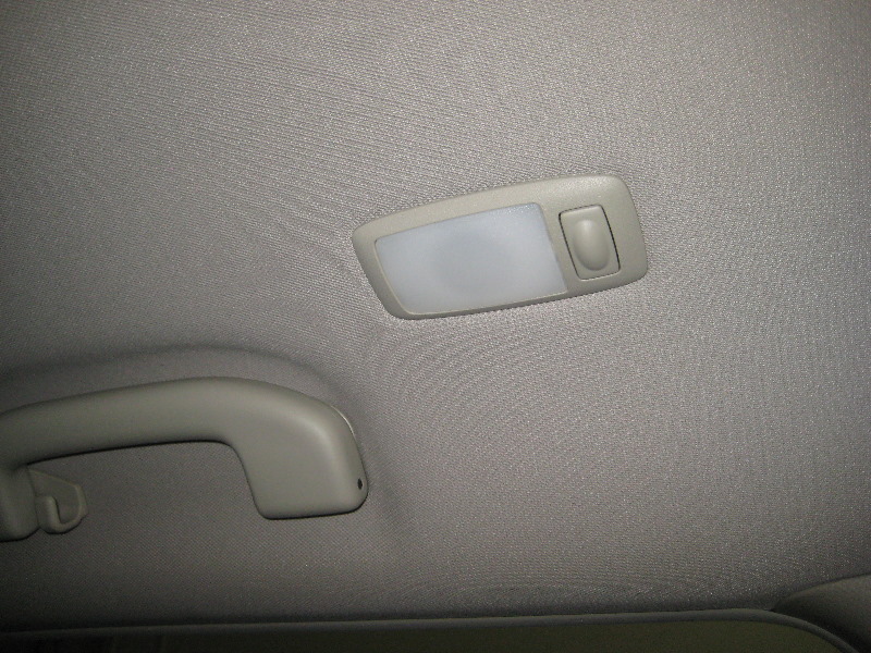 Nissan-Murano-Rear-Passenger-Reading-Light-Bulb-Replacement-Guide-001