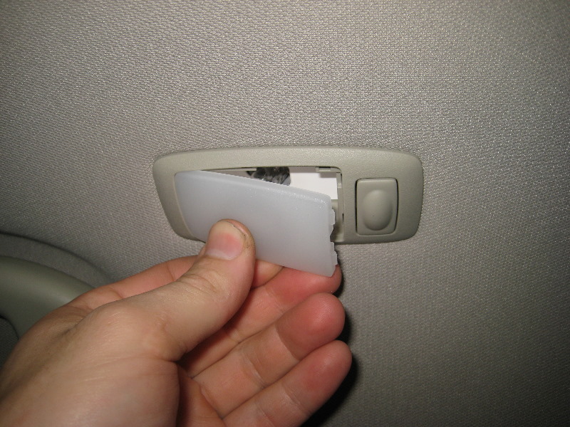 Nissan-Murano-Rear-Passenger-Reading-Light-Bulb-Replacement-Guide-010