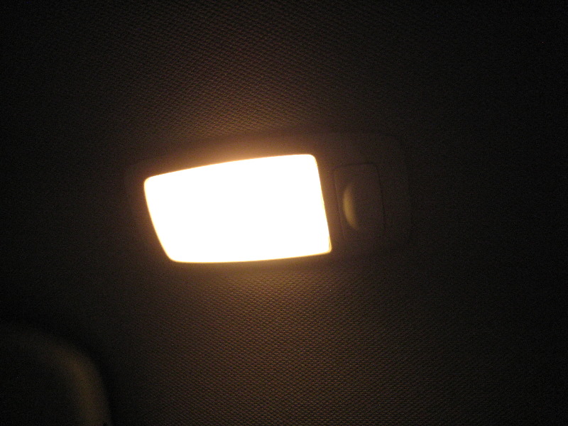 Nissan-Murano-Rear-Passenger-Reading-Light-Bulb-Replacement-Guide-012