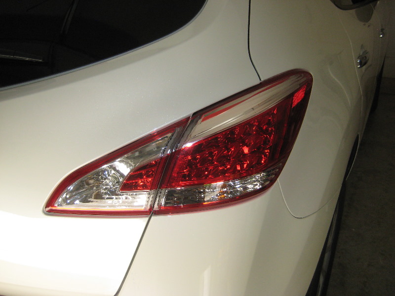 Nissan-Murano-Tail-Light-Bulbs-Replacement-Guide-001