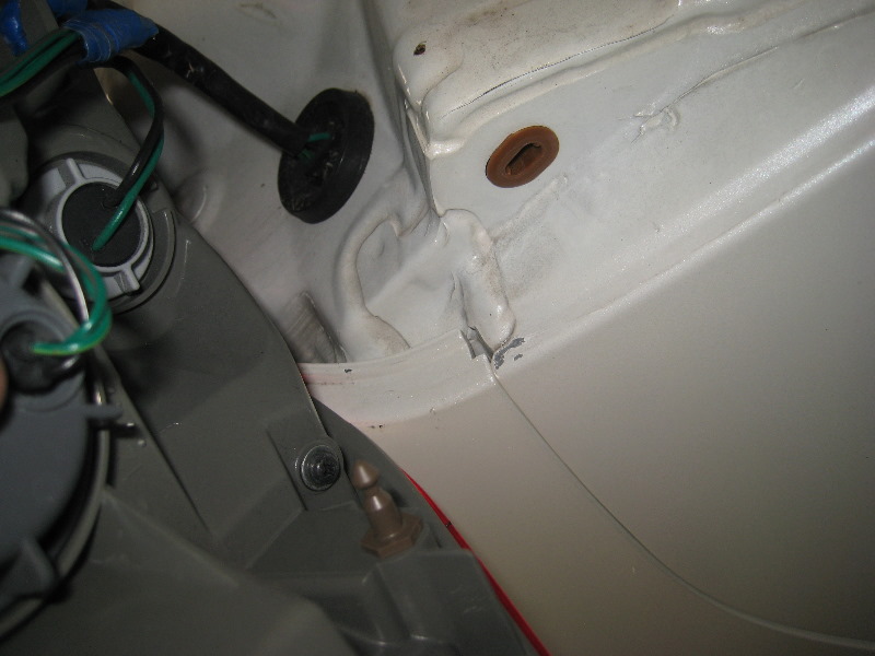 Nissan-Murano-Tail-Light-Bulbs-Replacement-Guide-012