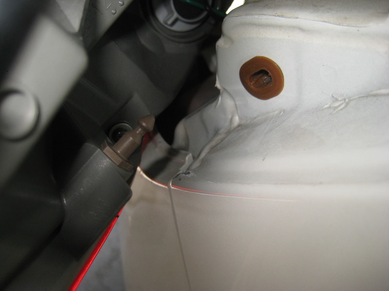 Nissan-Murano-Tail-Light-Bulbs-Replacement-Guide-025