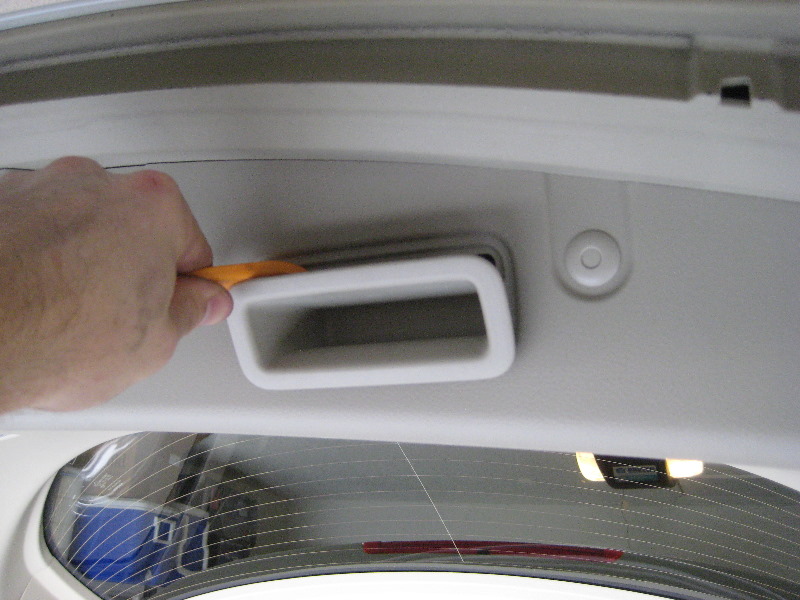 Nissan-Murano-Tail-Light-Bulbs-Replacement-Guide-034