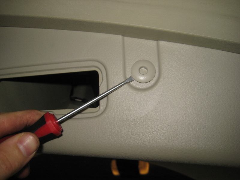 Nissan-Murano-Tail-Light-Bulbs-Replacement-Guide-037