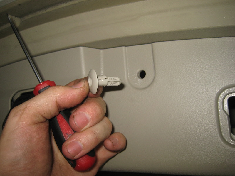 Nissan-Murano-Tail-Light-Bulbs-Replacement-Guide-038