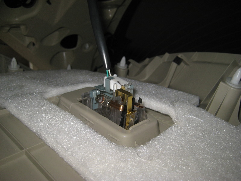 Nissan-Murano-Tail-Light-Bulbs-Replacement-Guide-041