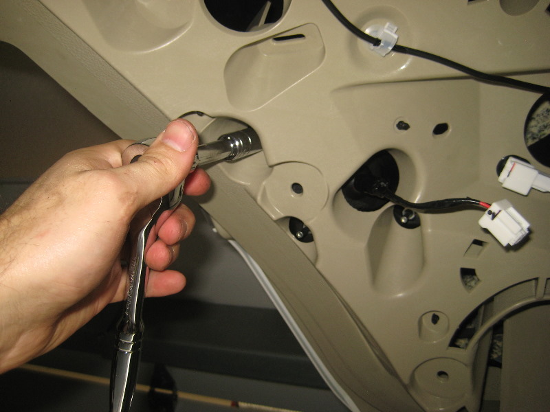 Nissan-Murano-Tail-Light-Bulbs-Replacement-Guide-047